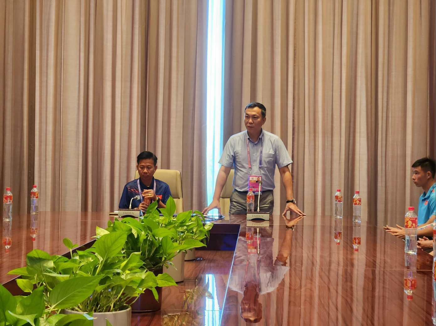 VFF không đặt nặng thành tích nhưng muốn các cầu thủ nỗ lực để nâng cao trình độ chuyên môn. (ảnh Anh Đoàn) VFF không đặt nặng thành tích nhưng muốn các cầu thủ nỗ lực để nâng cao trình độ chuyên môn. (ảnh Anh Đoàn)