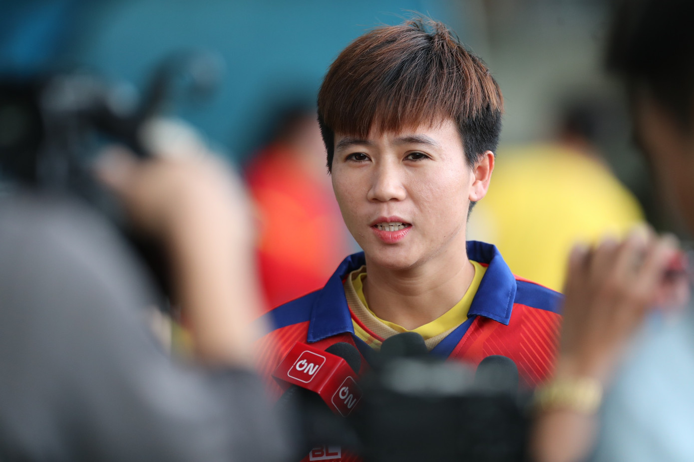 Trước giờ xung trận, tiền vệ Tuyết Dung và thủ quân Huỳnh Như đều khẳng định đội đã sẵn sàng và sẽ thi đấu với quyết tâm cao nhất để giành chiến thắng. Trước giờ xung trận, tiền vệ Tuyết Dung và thủ quân Huỳnh Như đều khẳng định đội đã sẵn sàng và sẽ thi đấu với quyết tâm cao nhất để giành chiến thắng.