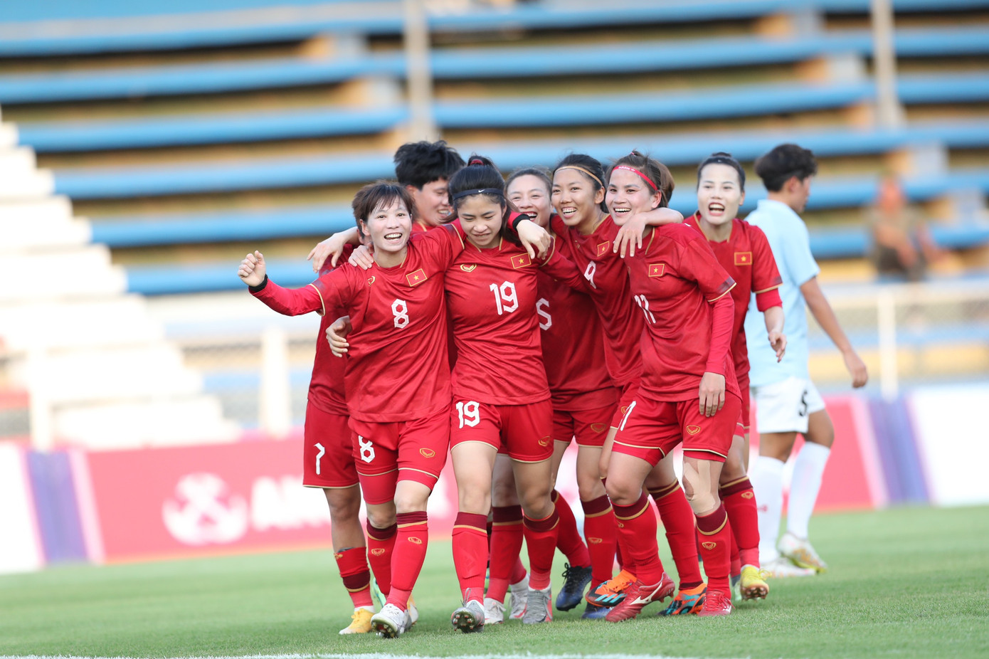 Đội tuyển nữ Việt Nam có chiến thắng nhọc nhằn nhưng rất đẹp trước Myanmar (ảnh Hữu Phạm) Đội tuyển nữ Việt Nam có chiến thắng nhọc nhằn nhưng rất đẹp trước Myanmar (ảnh Hữu Phạm)