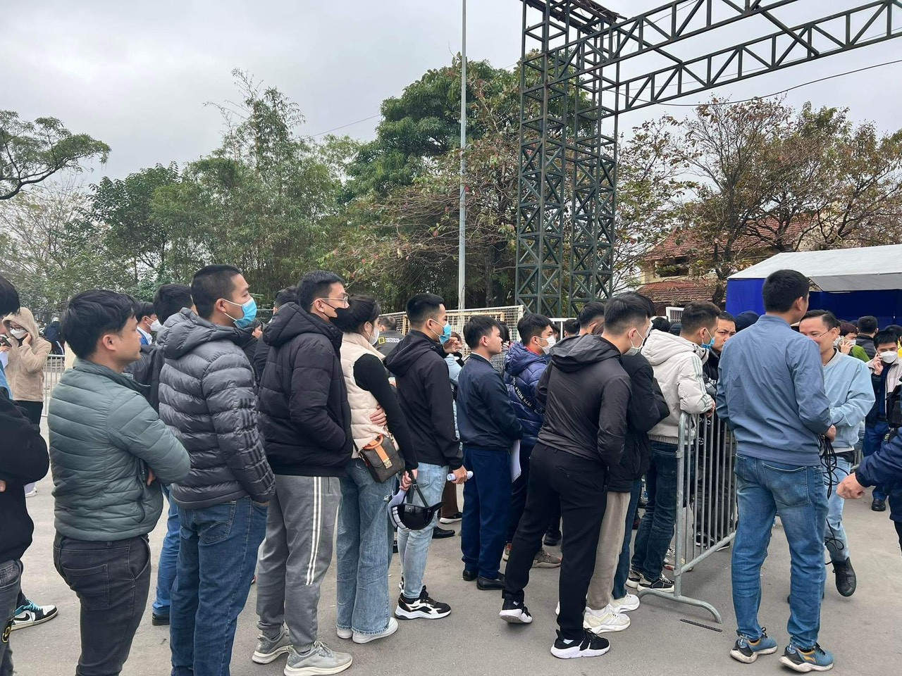 Vé chung kết AFF Cup 2022 ngoài thị trường chợ đen bị đẩy lên cao nhiều lần (ảnh Tiểu Yến)