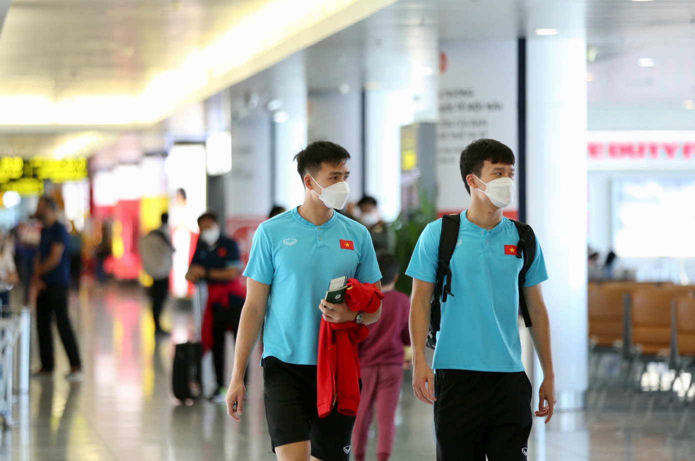 Không chỉ ông Park, các tuyển thủ Việt Nam cũng kém nét vui tươi trong ngày lên đường. Đánh bại Thái Lan tại sân khách là mục tiêu khá khó khăn. Không chỉ ông Park, các tuyển thủ Việt Nam cũng kém nét vui tươi trong ngày lên đường. Đánh bại Thái Lan tại sân khách là mục tiêu khá khó khăn.