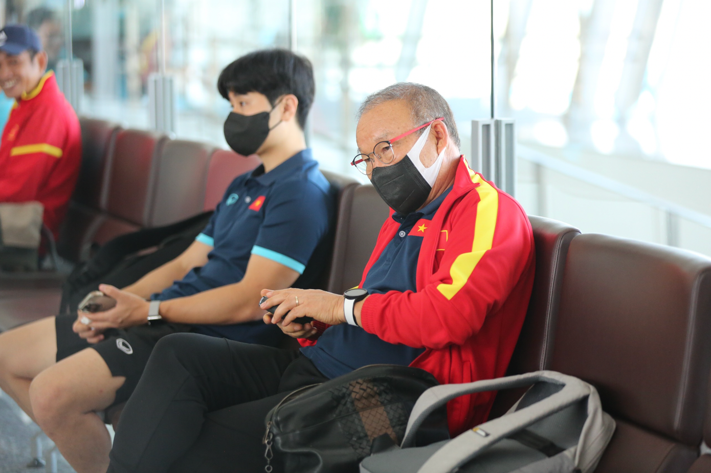 Đây là mục tiêu không đơn giản với đội tuyển Việt Nam, khi Thái Lan được chơi trên sân nhà. Tại sân bay quốc tế Nội Bài sáng nay, HLV Park Hang-seo không giấu được nét ưu tư. Đây là mục tiêu không đơn giản với đội tuyển Việt Nam, khi Thái Lan được chơi trên sân nhà. Tại sân bay quốc tế Nội Bài sáng nay, HLV Park Hang-seo không giấu được nét ưu tư.