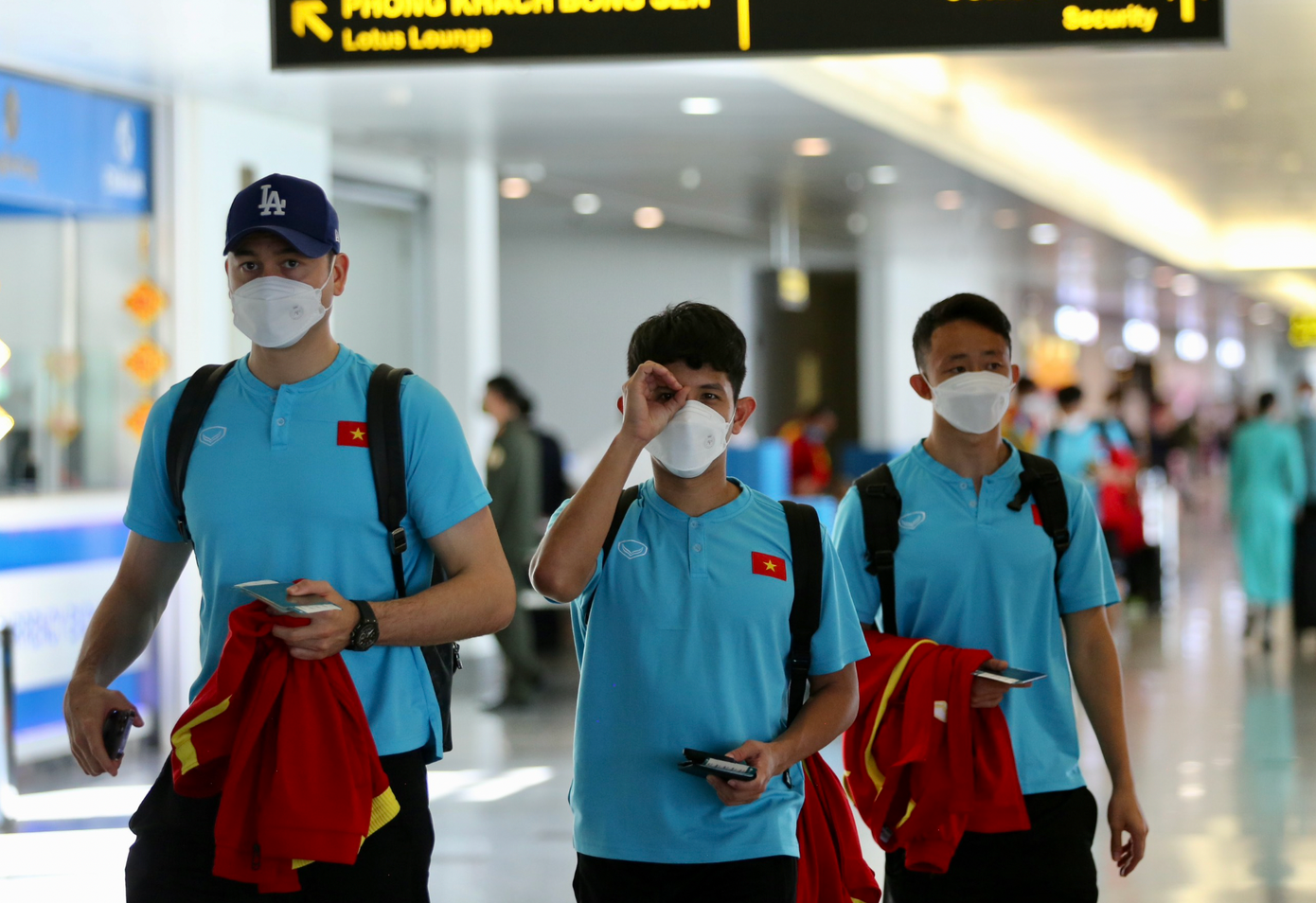 Theo HLV Park Hang-seo, đội tuyển Việt Nam chỉ cần thắng 1-0 ở lượt về sẽ vô địch. Dù thừa nhận khó khăn, ông Park cho rằng đội tuyển Việt Nam không nên bi quan. Theo HLV Park Hang-seo, đội tuyển Việt Nam chỉ cần thắng 1-0 ở lượt về sẽ vô địch. Dù thừa nhận khó khăn, ông Park cho rằng đội tuyển Việt Nam không nên bi quan.