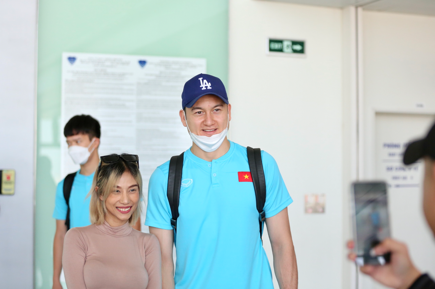 Đặng Văn Lâm là một trong những cầu thủ chơi tốt, thể hiện phong độ ổn định ở AFF Cup 2022. Thủ môn Topenland Bình Định đã có pha cứu thua xuất sắc phút bù giờ, giúp đội tuyển Việt Nam không cạn hy vọng vô địch. Đặng Văn Lâm là một trong những cầu thủ chơi tốt, thể hiện phong độ ổn định ở AFF Cup 2022. Thủ môn Topenland Bình Định đã có pha cứu thua xuất sắc phút bù giờ, giúp đội tuyển Việt Nam không cạn hy vọng vô địch.