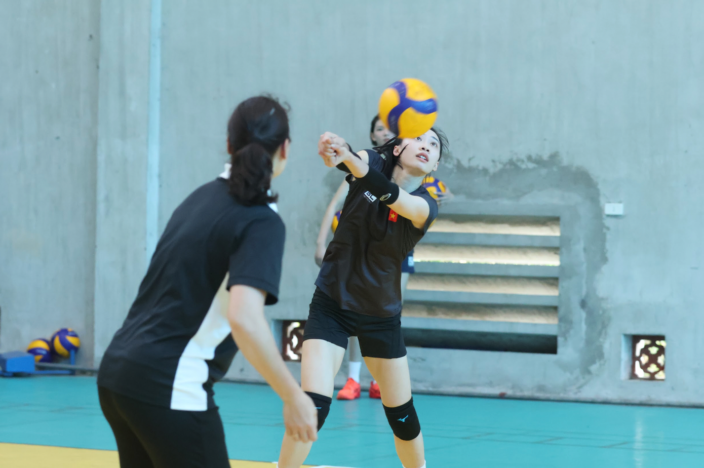 Hai đội tuyển bóng chuyền nam và nữ Việt Nam đều chung mục tiêu giành HCB tại SEA Games 32. (ảnh Chi Chi) Hai đội tuyển bóng chuyền nam và nữ Việt Nam đều chung mục tiêu giành HCB tại SEA Games 32. (ảnh Chi Chi)