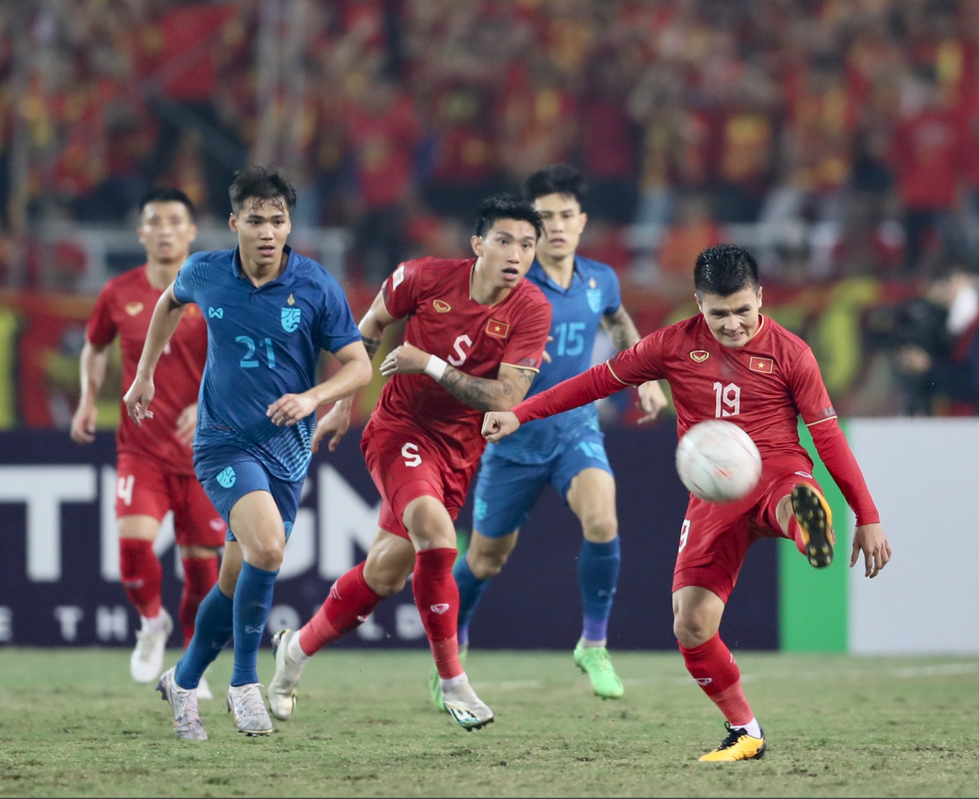 Việt Nam cần thắng Thái Lan trên sân khách để có thể vô địch, hoặc hoà với kết quả ghi được nhiều bàn thắng hơn 2 bàn. (ảnh Hữu Phạm) Việt Nam cần thắng Thái Lan trên sân khách để có thể vô địch, hoặc hoà với kết quả ghi được nhiều bàn thắng hơn 2 bàn. (ảnh Hữu Phạm)