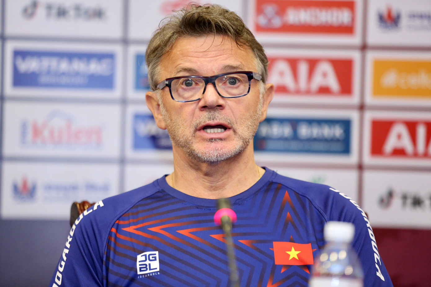 HLV Philippe Troussier cho rằng U22 Việt Nam sẽ tự tin hơn sau trận hoà U22 Thái Lan ở vòng bảng (ảnh Hữu Phạm)