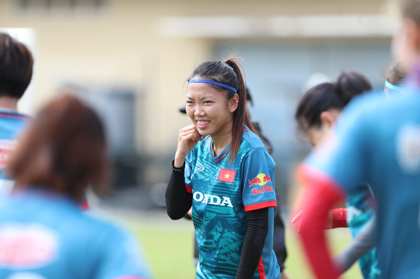 Huỳnh Như trở về tập trung cho SEA Games 32 sau khi được sự đồng ý của Lank FC. Cô trước đó để lại dấu ấn đậm nét ở đội bóng Bồ Đào Nha. Huỳnh Như trở về tập trung cho SEA Games 32 sau khi được sự đồng ý của Lank FC. Cô trước đó để lại dấu ấn đậm nét ở đội bóng Bồ Đào Nha.