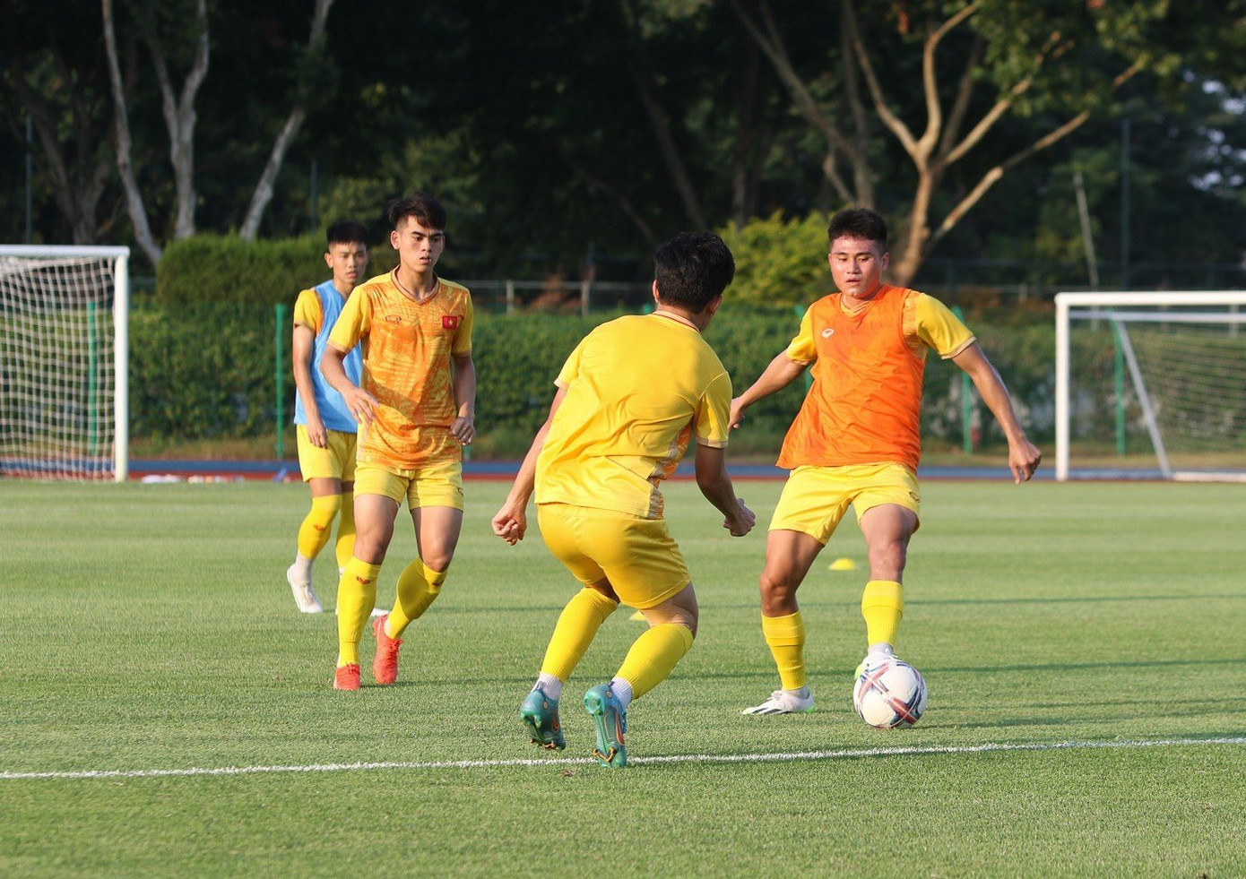 Asiad 19 được xác định nhiều khó khăn với đội tuyển Olympic Việt Nam vốn gồm nhiều cầu thủ trẻ (ảnh Anh Đoàn)