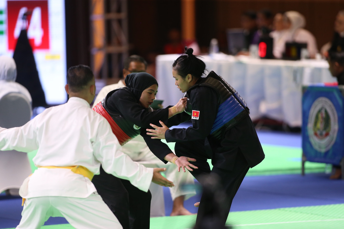 Pencak Silat là thế mạnh của Indonesia, các trận đấu với võ sĩ Indonesia luôn rất khó khăn. (ảnh T.N)