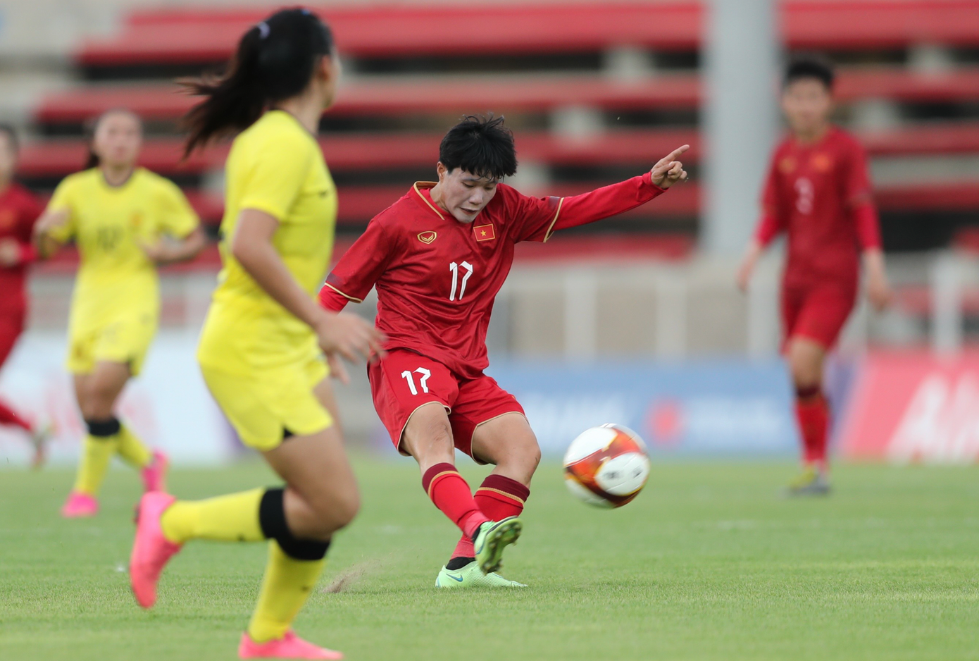 Đội tuyển nữ Việt Nam có màn ra quân suôn sẻ trước Malaysia với chiến thắng 3-0 (ảnh Lâm Đồng)