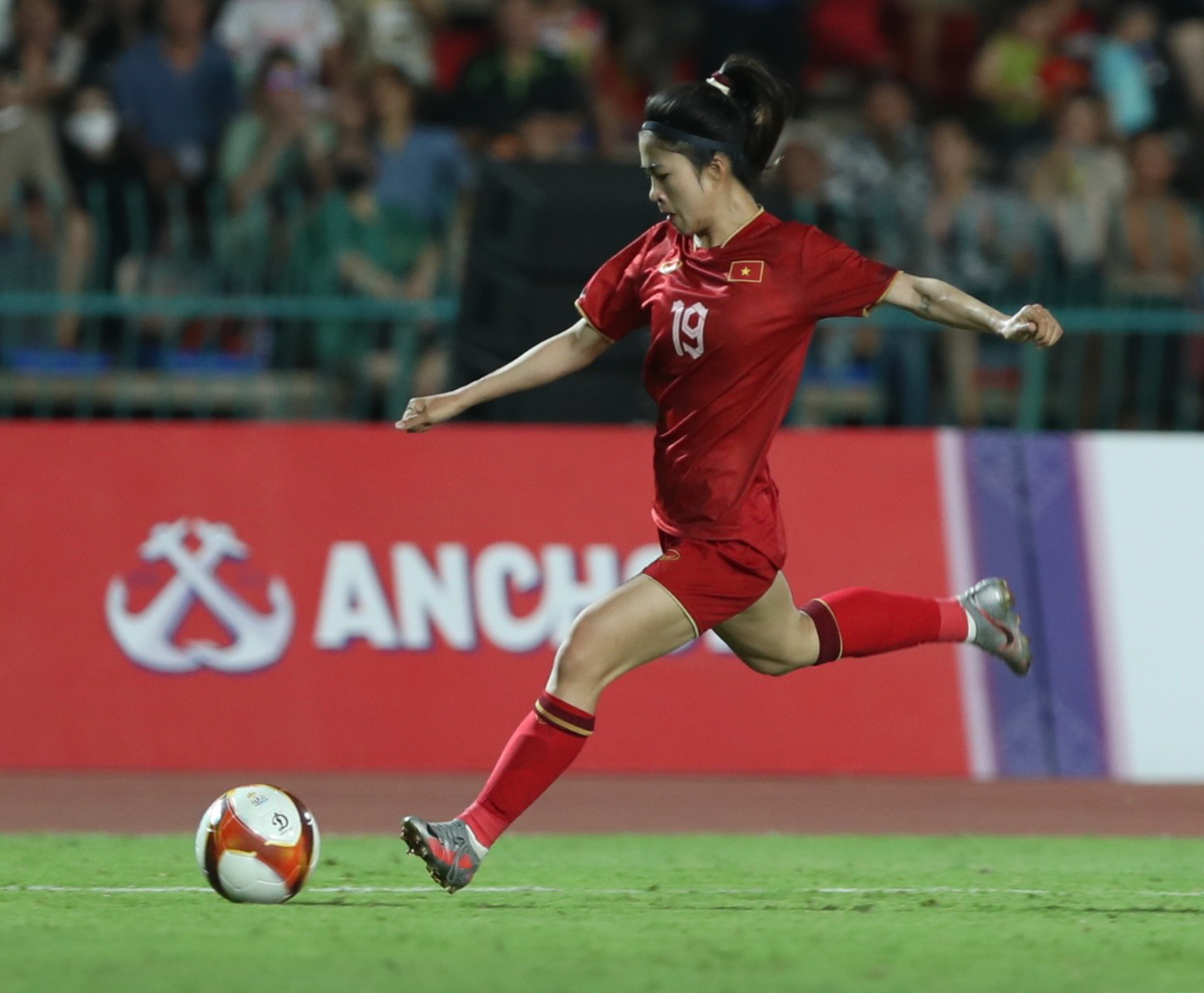 Myanmar nỗ lực tấn công trong phần còn lại của hiệp 1 và những phút đầu hiệp 2. Tuy nhiên Việt Nam đã chủ động chơi chắc chắn, hạn chế tối đa cơ hội đối thủ. Trận đấu được định đoạt sau khi HLV Mai Đức Chung thực hiện một loạt thay đổi, gồm việc cho Thanh Nhã vào sân.