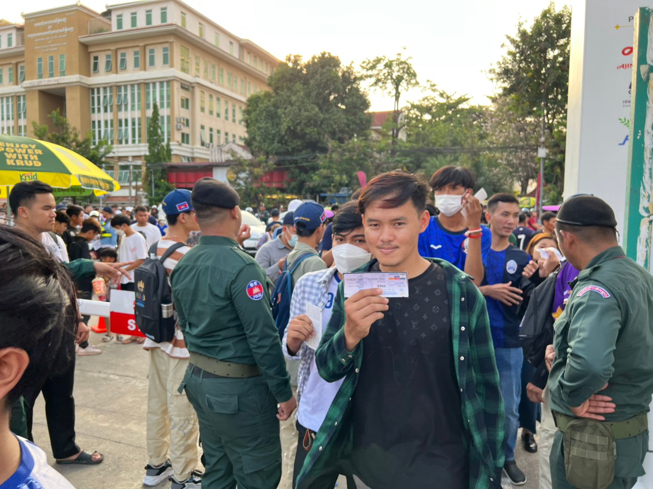 Vé xem các trận đấu bóng đá ở SEA Games 32 được phân phối miễn phí nhưng không dễ kiếm (ảnh Tiểu Phùng) Vé xem các trận đấu bóng đá ở SEA Games 32 được phân phối miễn phí nhưng không dễ kiếm (ảnh Tiểu Phùng)