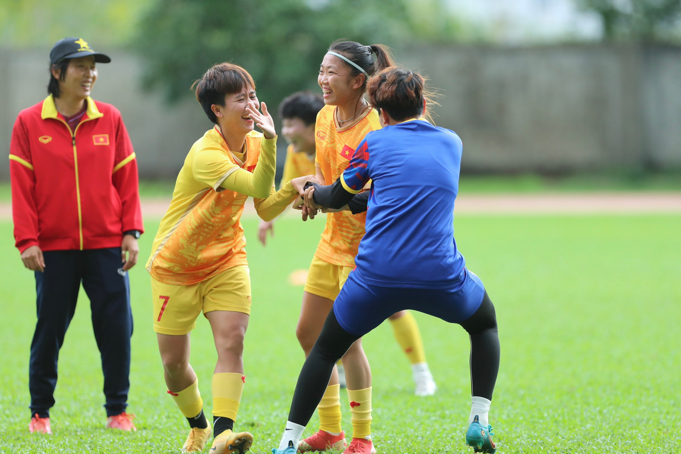 HLV Mai Đức Chung chủ yếu cho các cầu thủ vận động nhẹ, rèn luyện chiến thuật để duy trì cảm giác. Trước đó tại bán kết, đội tuyển Việt Nam đã đánh bại Campuchia 4-0 HLV Mai Đức Chung chủ yếu cho các cầu thủ vận động nhẹ, rèn luyện chiến thuật để duy trì cảm giác. Trước đó tại bán kết, đội tuyển Việt Nam đã đánh bại Campuchia 4-0