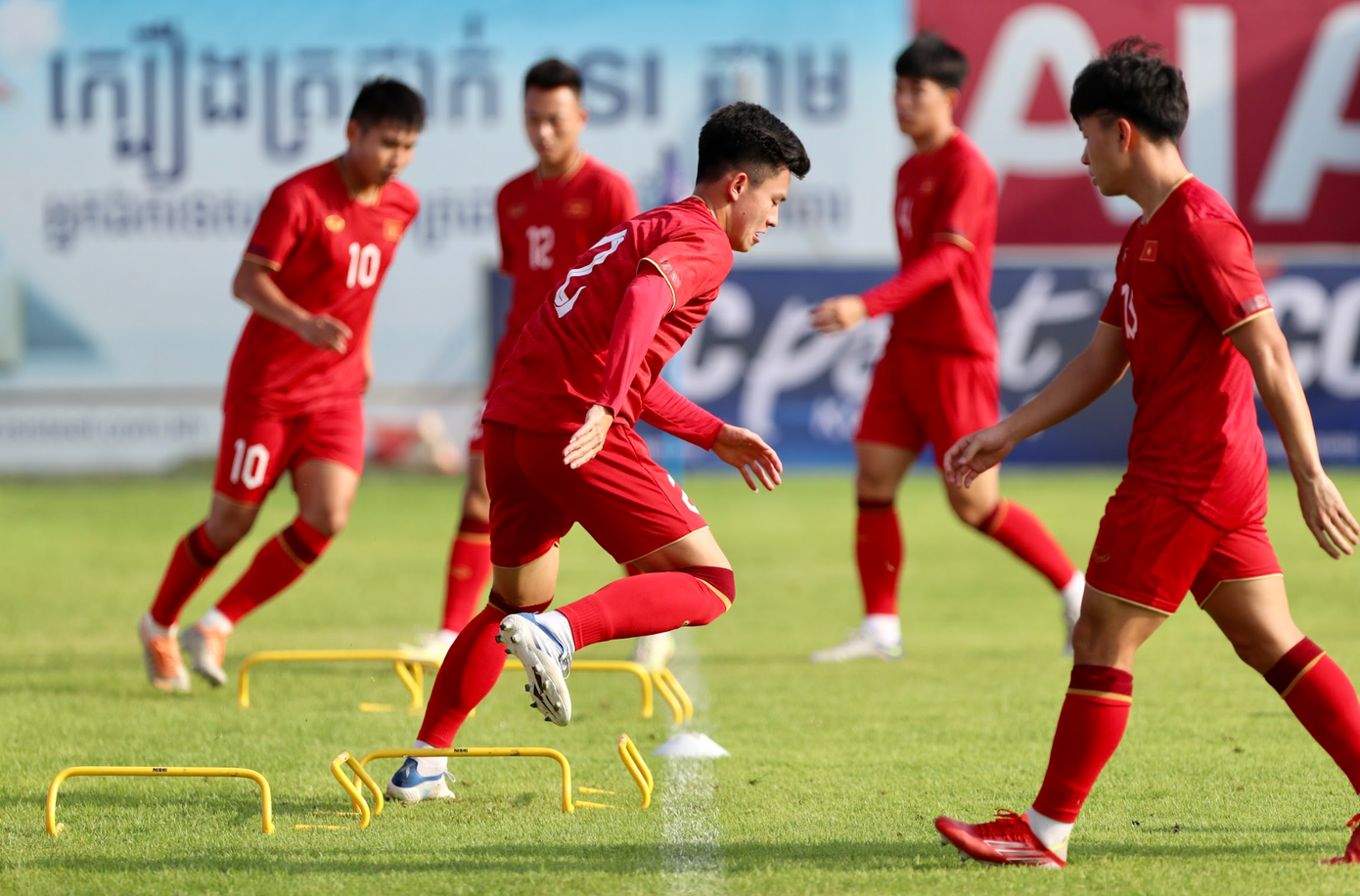 HLV Troussier dù vậy tin tưởng ông và các học trò sẽ thể hiện màn trình diễn tốt nhất khi gặp U22 Lào.