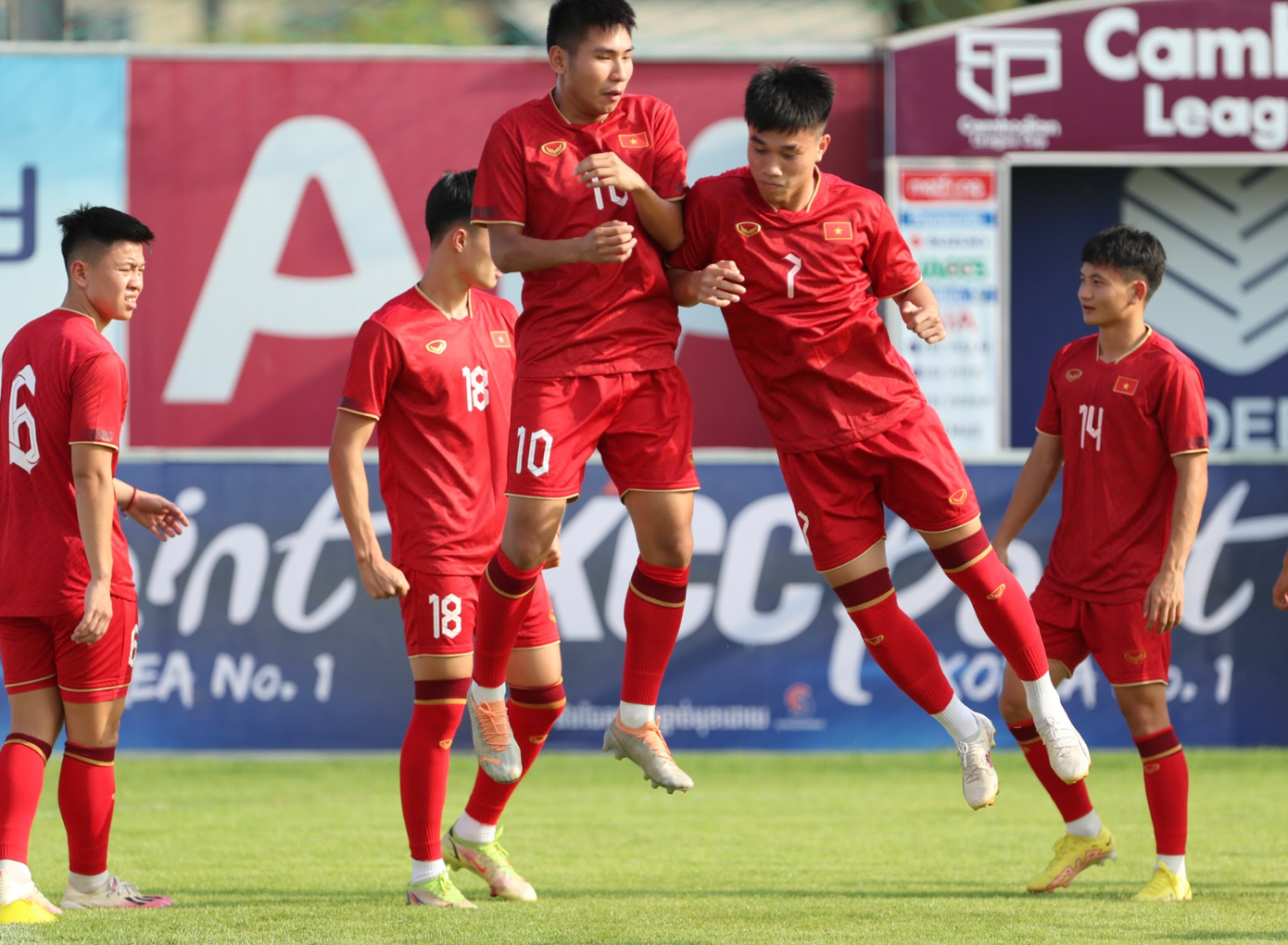 Đội tuyển U22 Việt Nam hiện nay cần thêm thời gian "thử lửa" để nghĩ tới những thành tích trong tương lai (ảnh Hữu Phạm) Đội tuyển U22 Việt Nam hiện nay cần thêm thời gian "thử lửa" để nghĩ tới những thành tích trong tương lai (ảnh Hữu Phạm)