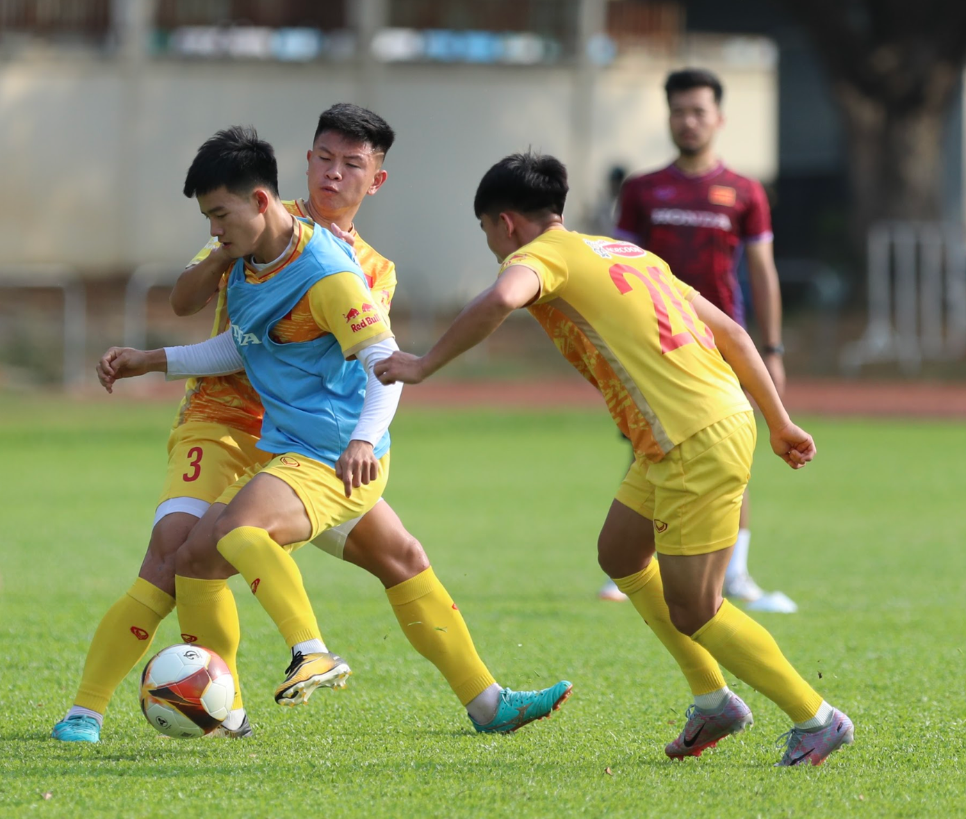 U22 Việt Nam tích cực tập luyện chuẩn bị cho trận đấu với U22 Lào ở trận khai mạc SEA Games 32 (ảnh Hữu Phạm) U22 Việt Nam tích cực tập luyện chuẩn bị cho trận đấu với U22 Lào ở trận khai mạc SEA Games 32 (ảnh Hữu Phạm)