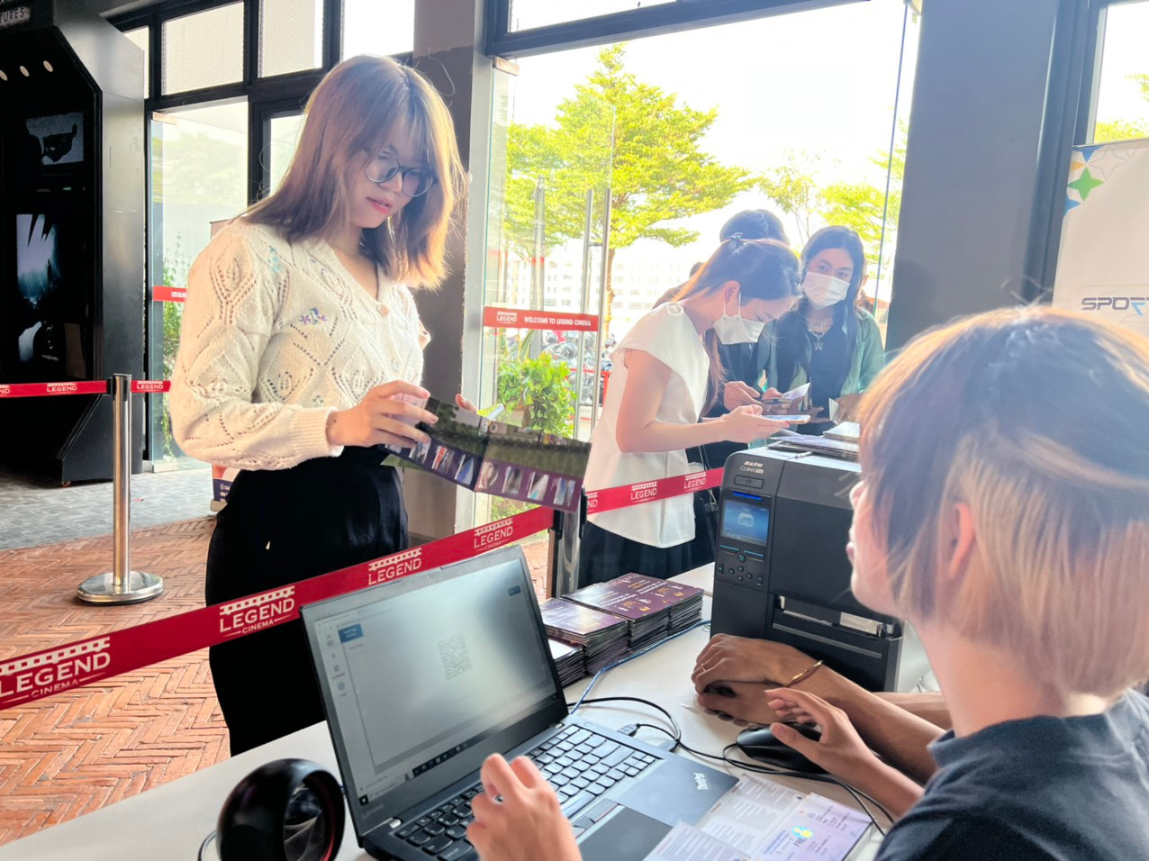 Theo thông báo của BTC, vé xem trận bán kết bóng đá nữ được phân phối qua ứng dụng. Khán giả đặt vé sau đó có thể đến 1 trong 3 trung tâm thương mại ở thủ đô Phnom Penh gồm AEON 1, AEON 2 hoặc Eden Garden để nhận vé. Theo thông báo của BTC, vé xem trận bán kết bóng đá nữ được phân phối qua ứng dụng. Khán giả đặt vé sau đó có thể đến 1 trong 3 trung tâm thương mại ở thủ đô Phnom Penh gồm AEON 1, AEON 2 hoặc Eden Garden để nhận vé.