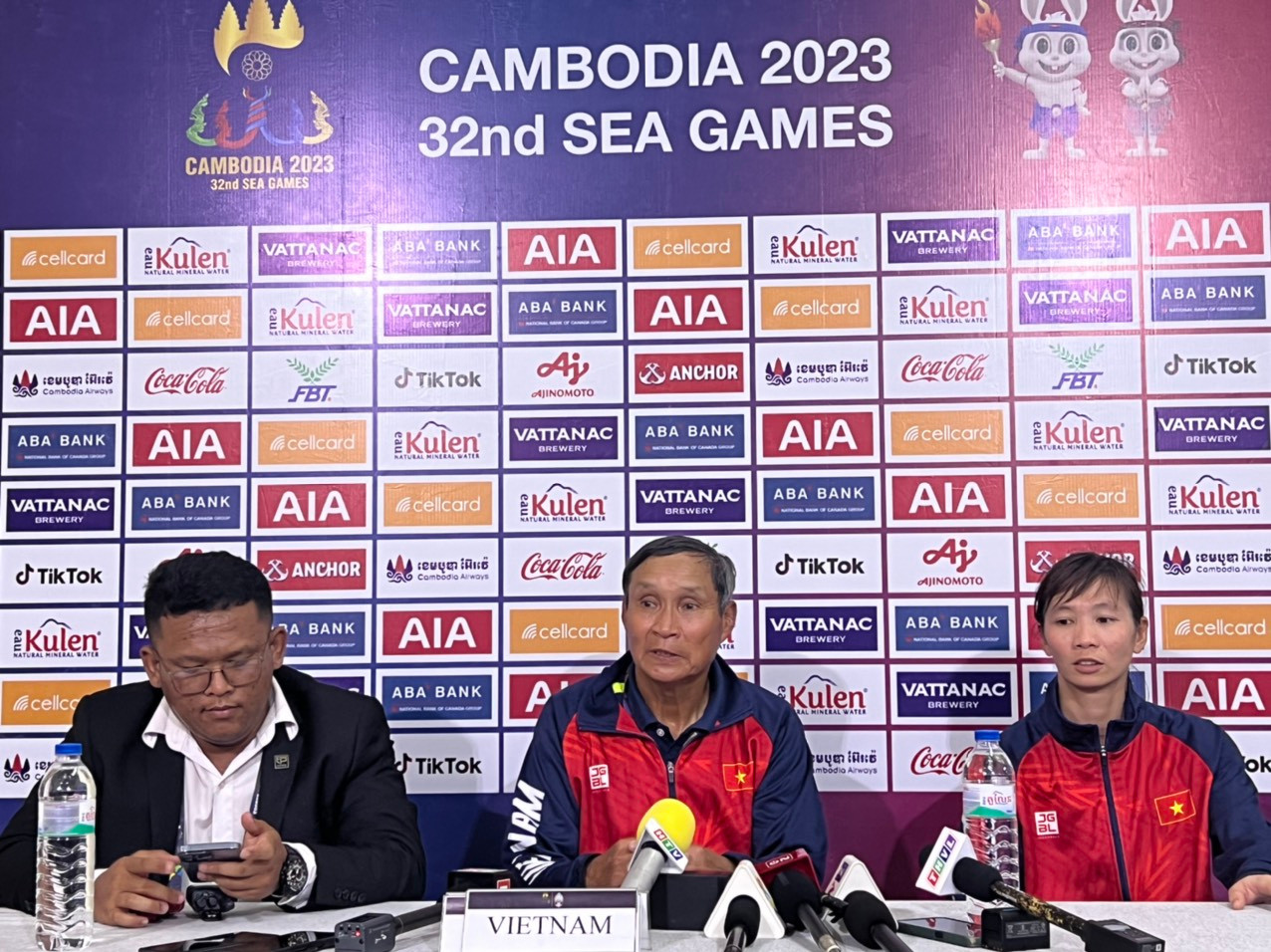 HLV Mai Đức Chung cho rằng Việt Nam cần tiếp tục tập trung cho trận đấu với Philippines ở lượt cuối vòng bảng (ảnh Tiểu Phùng) HLV Mai Đức Chung cho rằng Việt Nam cần tiếp tục tập trung cho trận đấu với Philippines ở lượt cuối vòng bảng (ảnh Tiểu Phùng)