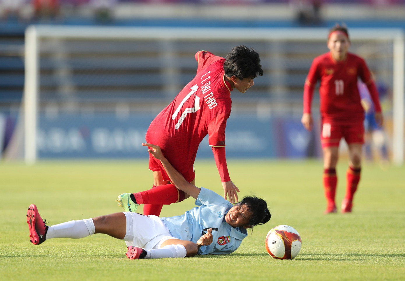 Cầu thủ Myanmar sẵn sàng lăn xả để hướng đến chiến thắng trước Việt Nam. Cầu thủ Myanmar sẵn sàng lăn xả để hướng đến chiến thắng trước Việt Nam.