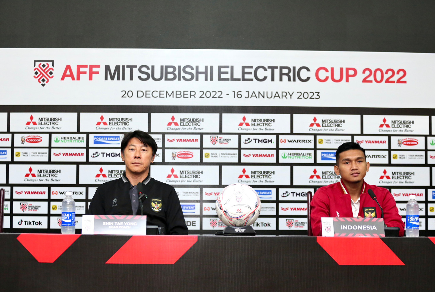 Thầy trò ông Shin Tae-yong lạc quan trước cuộc tái đấu đội tuyển Việt Nam ngày mai, 9/1. (ảnh Hữu Phạm) Thầy trò ông Shin Tae-yong lạc quan trước cuộc tái đấu đội tuyển Việt Nam ngày mai, 9/1. (ảnh Hữu Phạm)