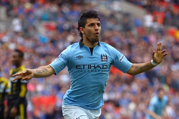 Aguero nhân đôi cách biệt cho Man Xanh. Aguero nhân đôi cách biệt cho Man Xanh