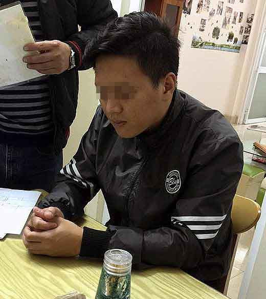 Thực nghiệm hiện trường vụ bé trai 10 tuổi tố bị bố đẻ bạo hành ảnh 1