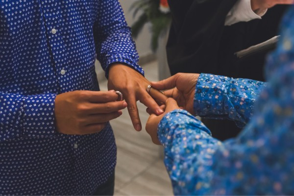 John Huy Trần và bạn trai chính thức đăng ký kết hôn tại Canada ảnh 3