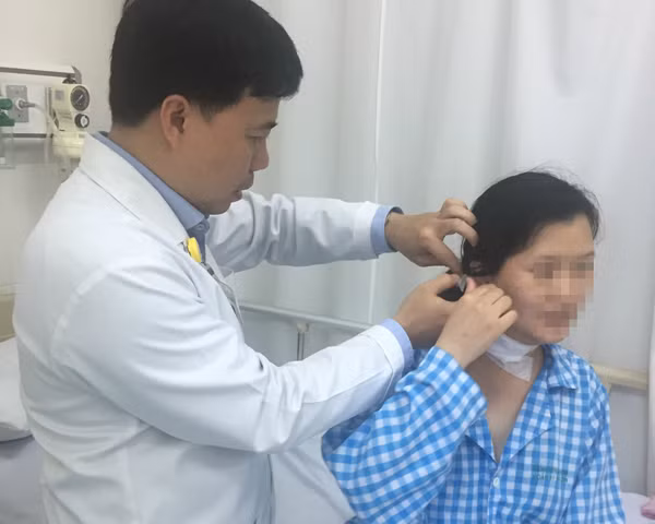 Khàn tiếng lâu năm, rất có thể do khối u vùng cổ ảnh 1