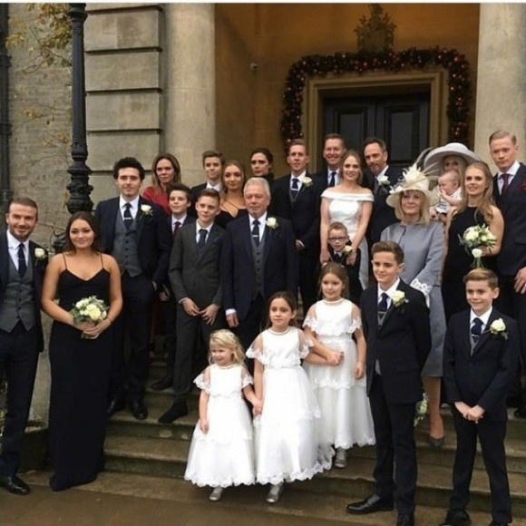 Công chúa nhỏ nhà Becks xinh như thiên thần khi làm phù dâu nhí ảnh 1