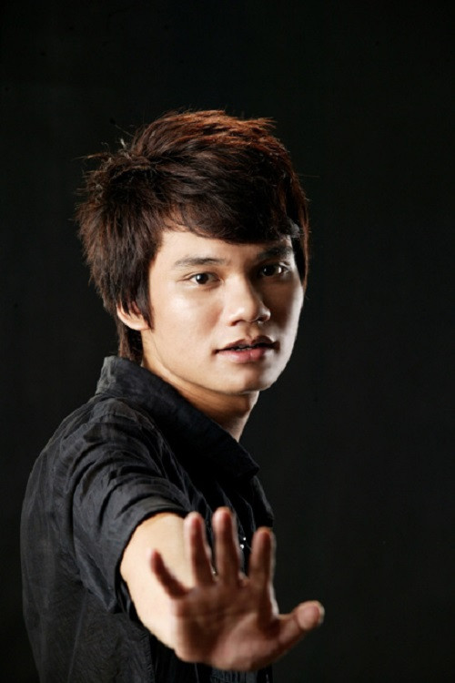 Khắc Việt lần đầu trải lòng về thời cát-xê 3 triệu, mua mì tôm cả tháng ảnh 1