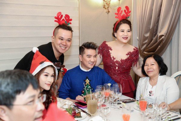 Đàm Vĩnh Hưng lần đầu đón giáng sinh trên du thuyền triệu đô ảnh 4