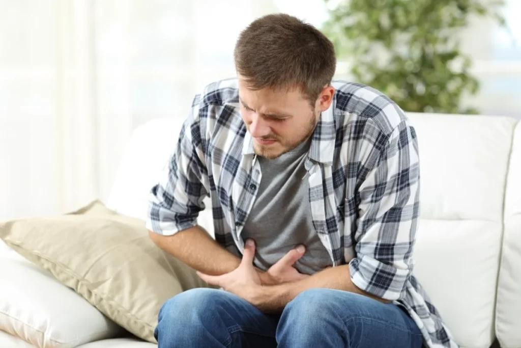 Để bảo vệ sức khỏe tiêu hóa một cách toàn diện, người bệnh nên chủ động thăm khám định kỳ và không bỏ qua các dấu hiệu bất thường như đau bụng kéo dài, rối loạn tiêu hóa, hoặc sụt cân không rõ nguyên nhân. Ảnh minh họa: Internet Để bảo vệ sức khỏe tiêu hóa một cách toàn diện, người bệnh nên chủ động thăm khám định kỳ và không bỏ qua các dấu hiệu bất thường như đau bụng kéo dài, rối loạn tiêu hóa, hoặc sụt cân không rõ nguyên nhân. Ảnh minh họa: Internet