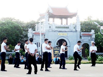 Cán bộ, chiến sĩ trên đảo tham dự hội thao võ thuật