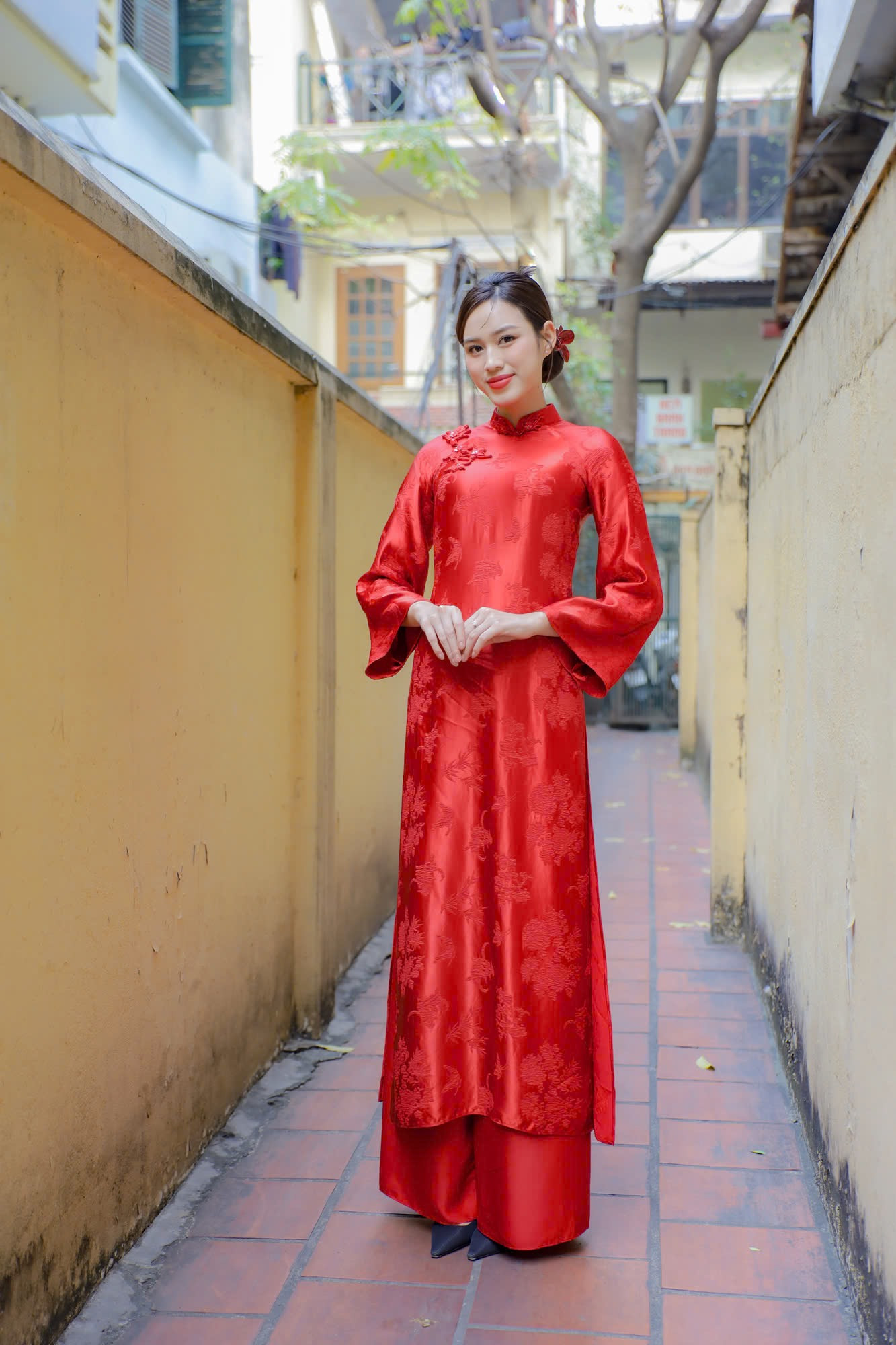 Đỗ Thị Hà chia sẻ hiện tại cô còn rất trẻ, tròn 24 tuổi, nên chưa hình dung ra đám cưới của mình ra sao. “Đám cưới của tôi như thế nào còn tùy thuộc vào văn hóa của gia đình hai bên. Tuy nhiên, không cần quá rầm rộ, linh đình mà bỏ qua các yếu tố lễ nghi truyền thống”, cô nói.