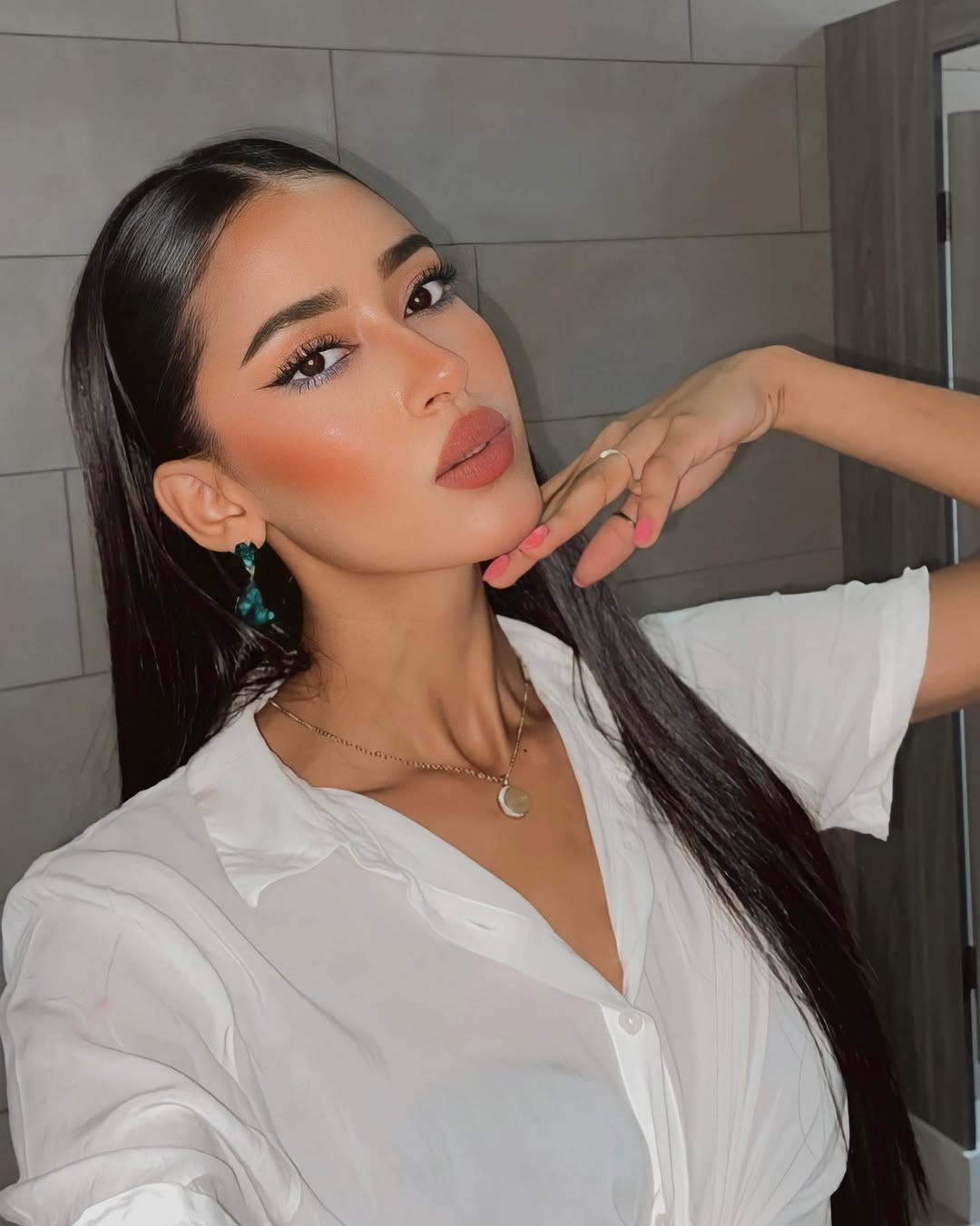 Cô là người sáng tạo nội dung trên mạng xã hội và là chủ sở hữu của cửa hàng quần áo có trụ sở tại Choloma và Olancho, Honduras.