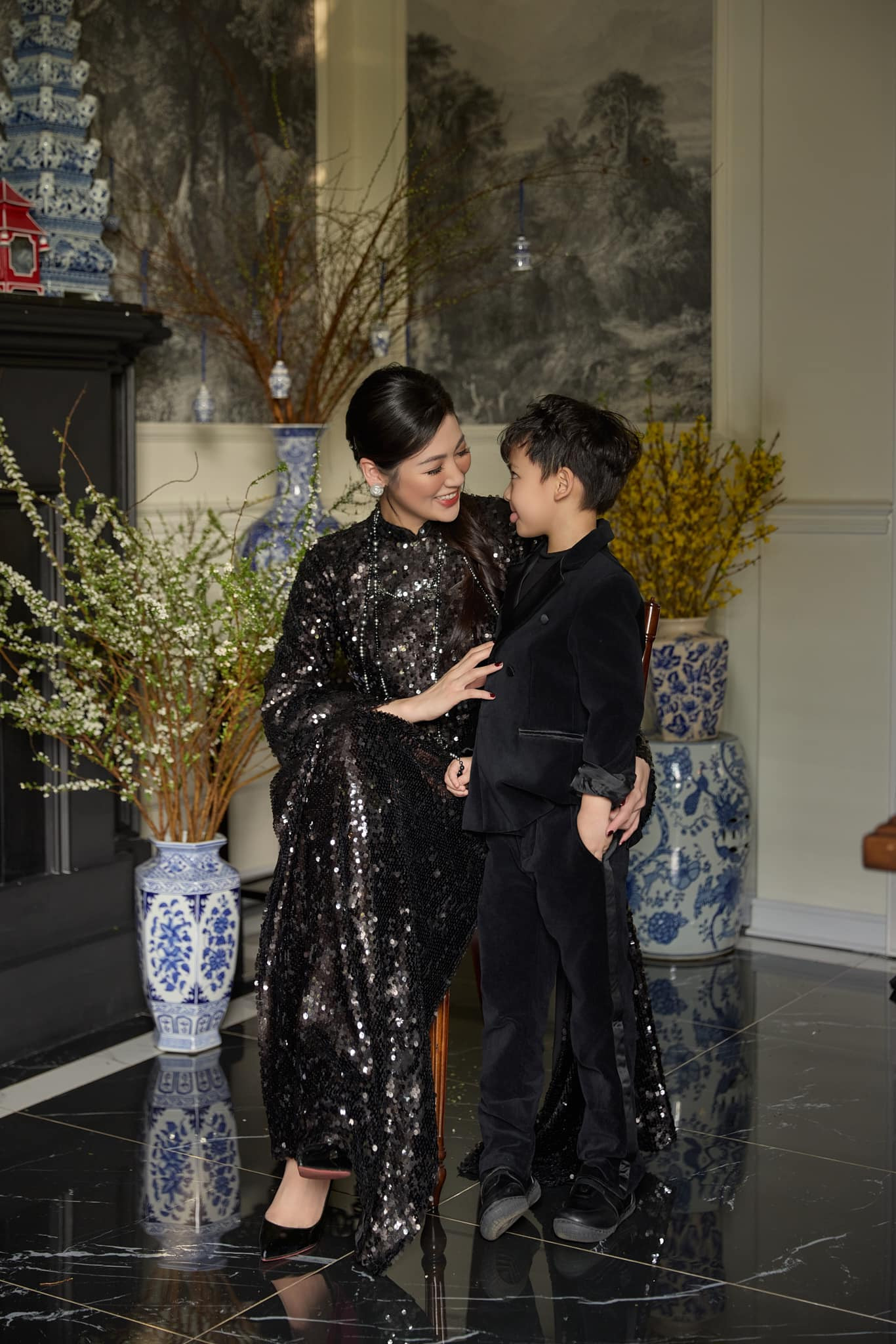 Á hậu Việt Nam 2012 vừa sinh con gái thứ hai cách đây không lâu nhưng đã nhanh chóng lấy lại vóc dáng thon thả. Á hậu Việt Nam 2012 vừa sinh con gái thứ hai cách đây không lâu nhưng đã nhanh chóng lấy lại vóc dáng thon thả.