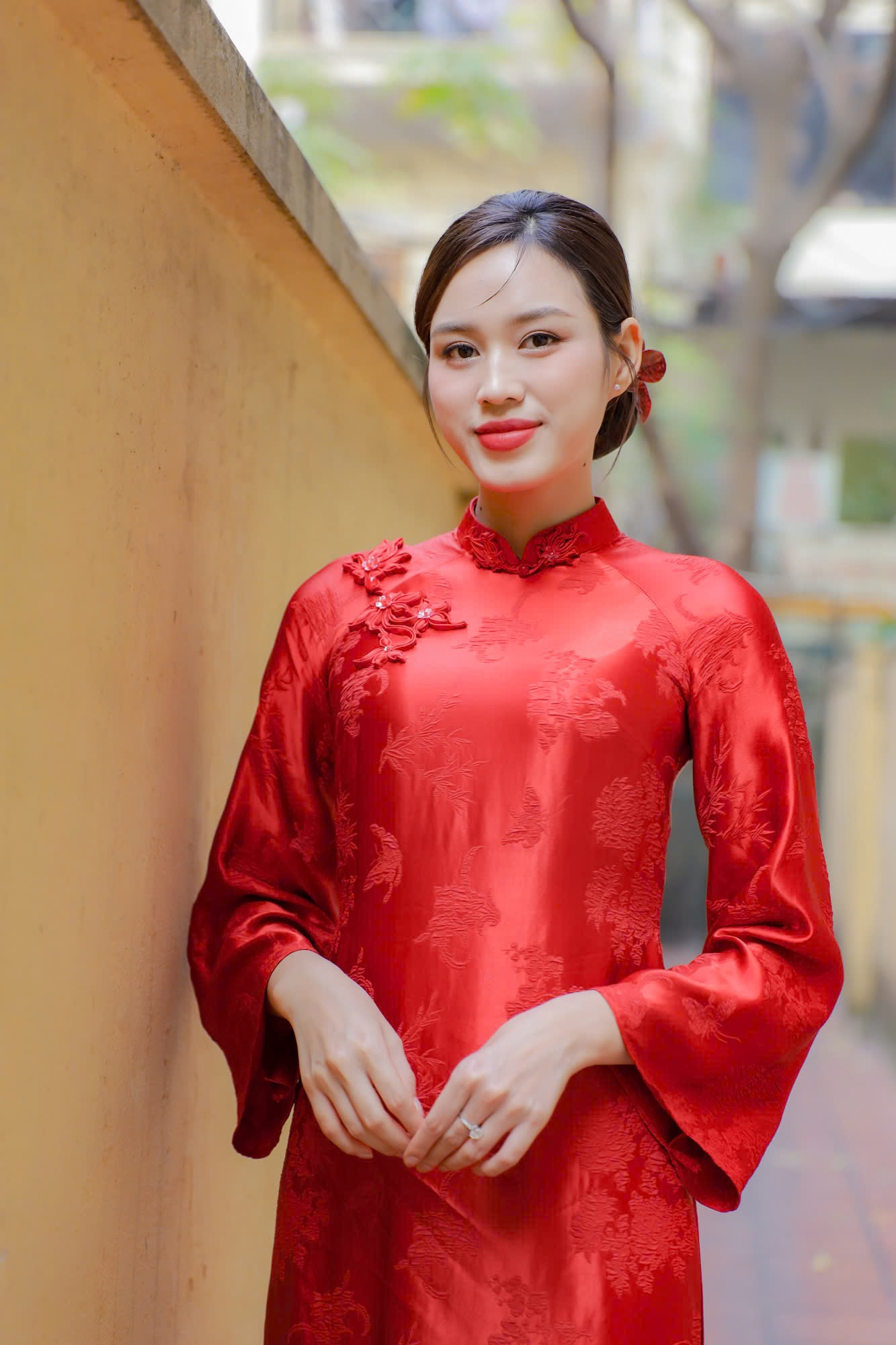 Chia sẻ với Tiền Phong trong cuộc trò chuyện đầu năm mới, hoa hậu Đỗ Thị Hà cho biết năm nay cô dành nhiều thời gian ăn Tết cùng gia đình ở quê nhà Thanh Hóa. Cả người đẹp và bố mẹ đều quan niệm không đi du lịch dịp Tết vì muốn dành thời gian đoàn tụ cùng mọi người trong những khoảnh khắc ý nghĩa.