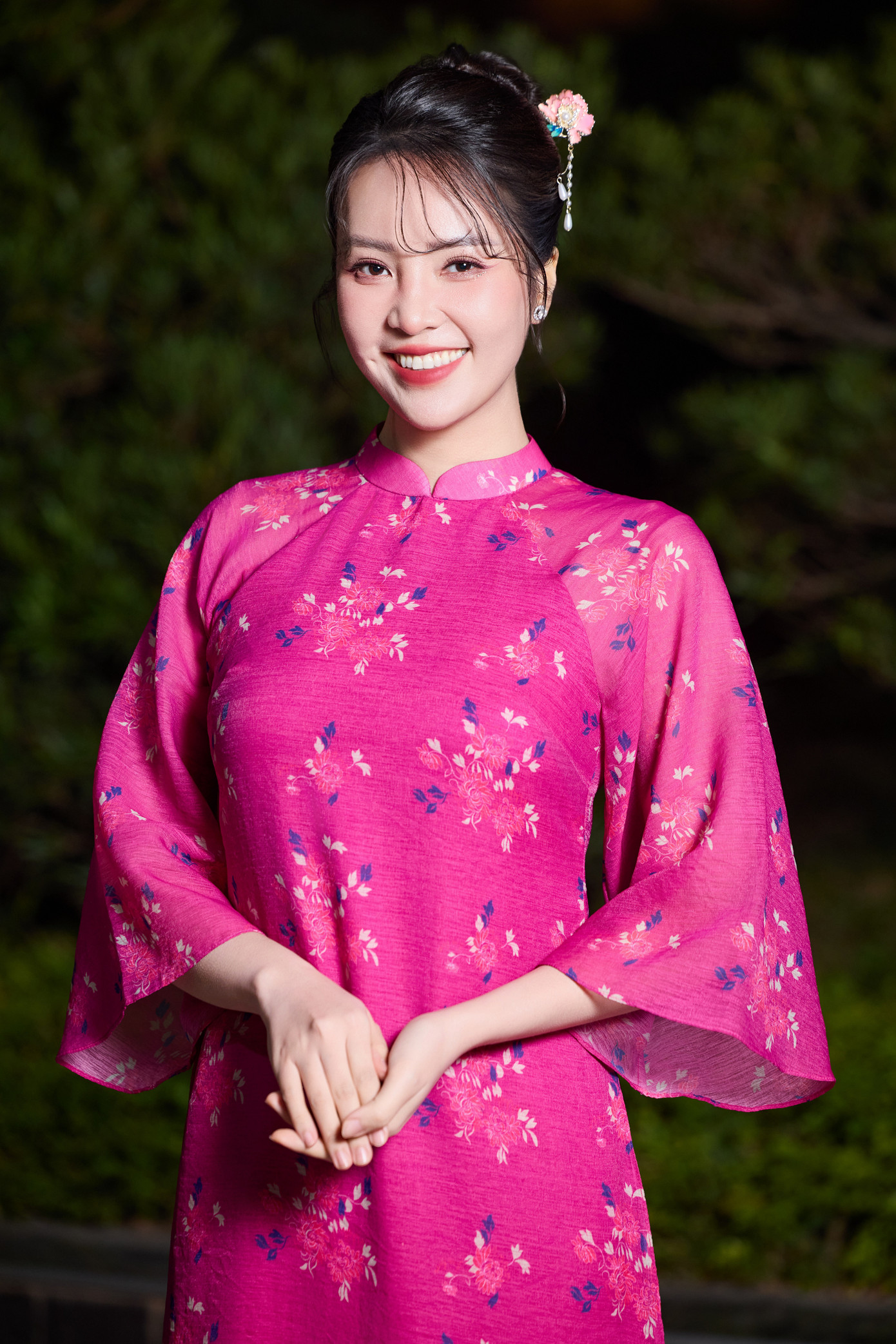 Thụy Vân thay nhiều trang phục khi ghi hình.