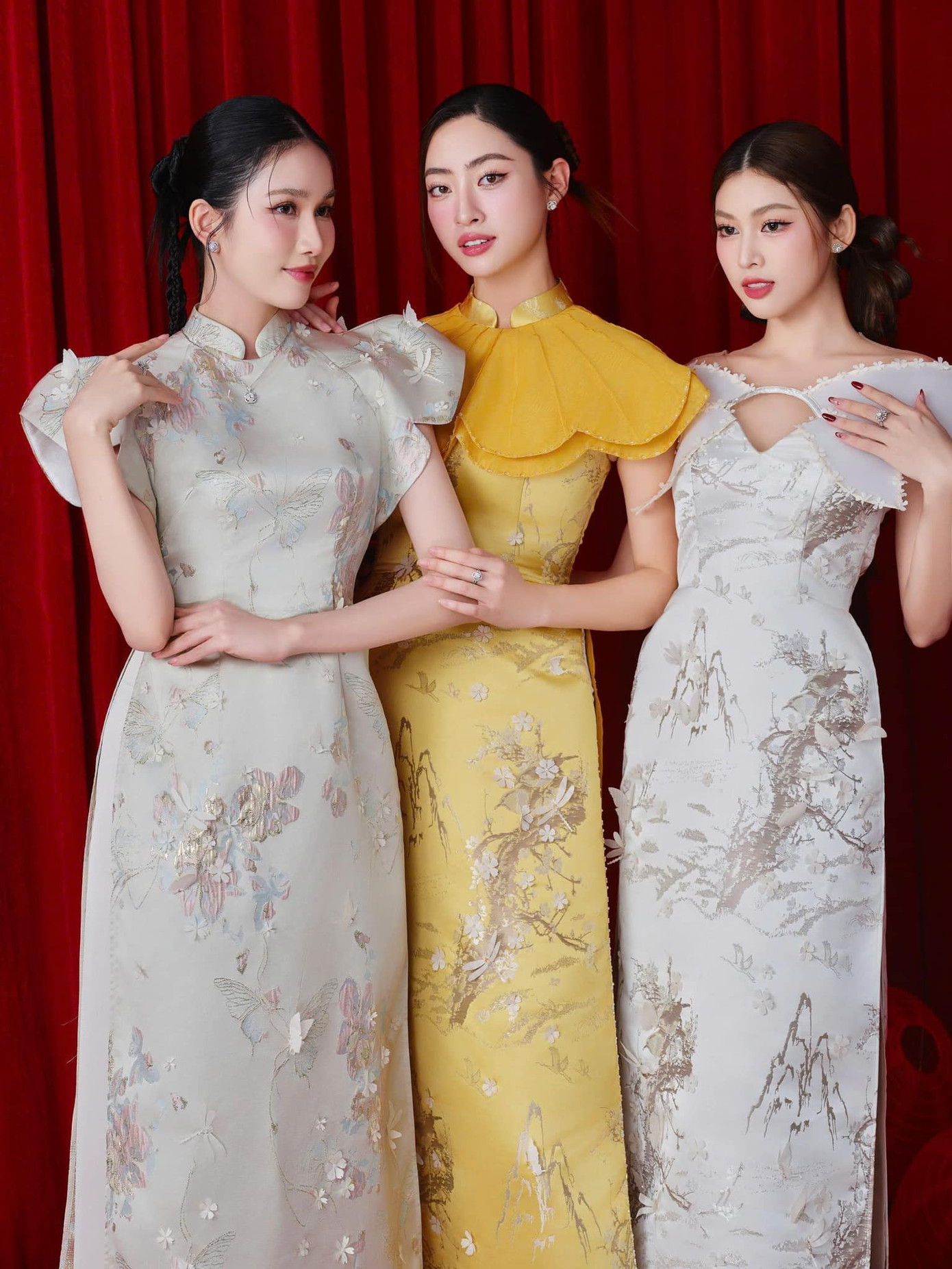 Hoa hậu Lương Thùy Linh, Á hậu Ngọc Thảo, Phương Anh mặc áo dài Tết của NTK Lê Ngọc Lâm.