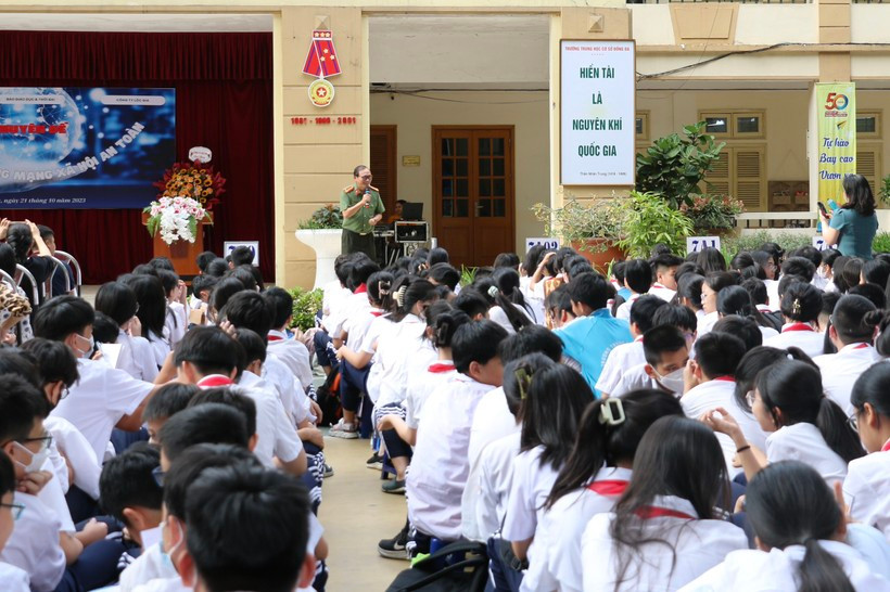 Quang cảnh buổi chuyên đề.