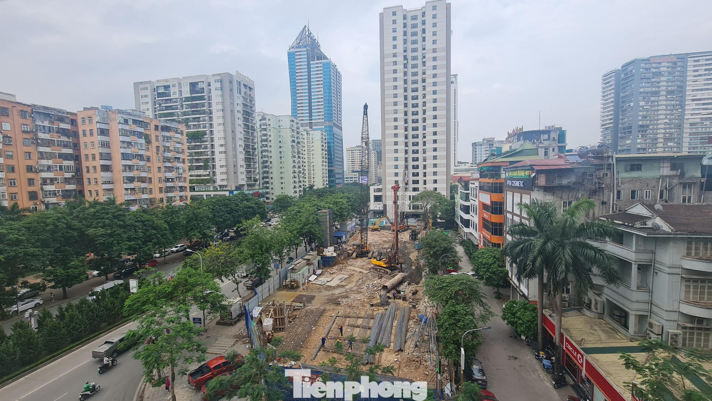 Nhiều dự án cao ốc hai bên đường Lê Văn Lương điều chỉnh quy hoạch như rang lạc, có dự án điều chỉnh đến 5 lần theo hướng thay đổi chức năng sử dụng đất, “nhồi” thêm tầng cao Nhiều dự án cao ốc hai bên đường Lê Văn Lương điều chỉnh quy hoạch như rang lạc, có dự án điều chỉnh đến 5 lần theo hướng thay đổi chức năng sử dụng đất, “nhồi” thêm tầng cao