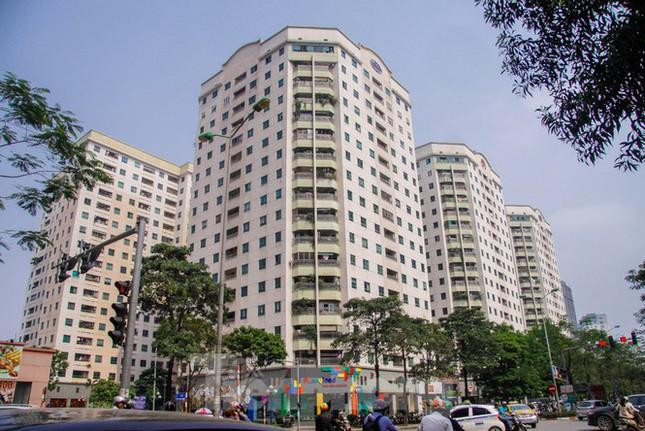 Tại 10 dự án, công trình ghi số tầng không đúng, 21 dự án có tầng hầm vượt quá chỉ giới xây dựng nhưng không được UBND thành phố Hà Nội cho phép là &quot;vượt thẩm quyền, vi phạm Nghị định 39&quot;.