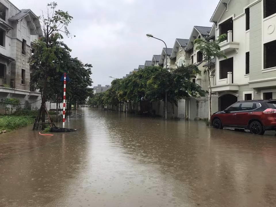 ‘Làng’ biệt thự triệu đô Hà Nội chìm trong biển nước ảnh 1