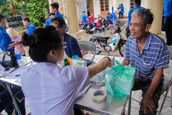 Ra quân chiến dịch tình nguyện Kỳ nghỉ hồng và Mùa hè xanh 2018 ảnh 3