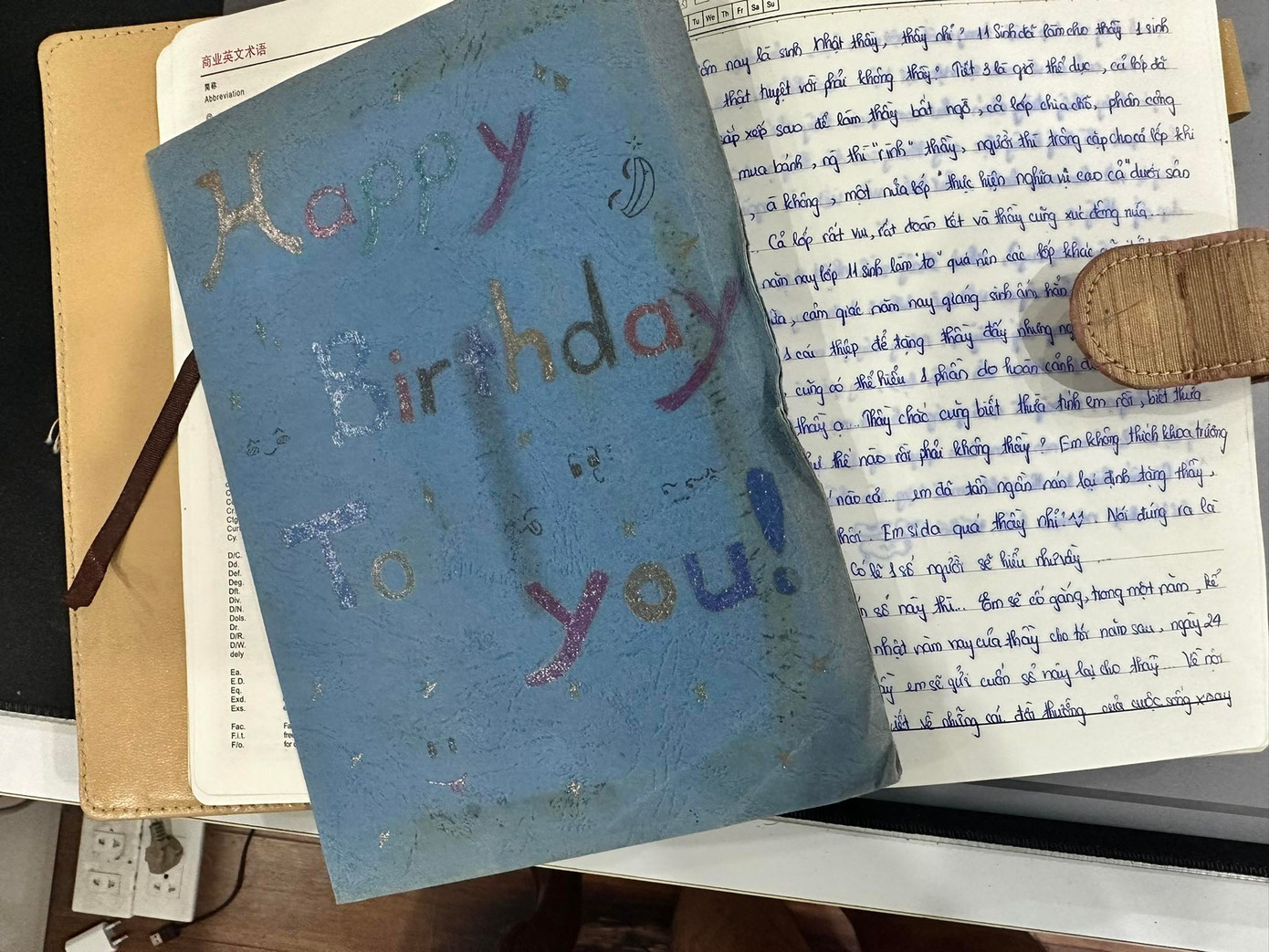 Nhiều giáo viên cho rằng, những món quà từ tay học sinh làm và gửi tặng luôn quý giá mà giáo viên giữ mãi Nhiều giáo viên cho rằng, những món quà từ tay học sinh làm và gửi tặng luôn quý giá mà giáo viên giữ mãi