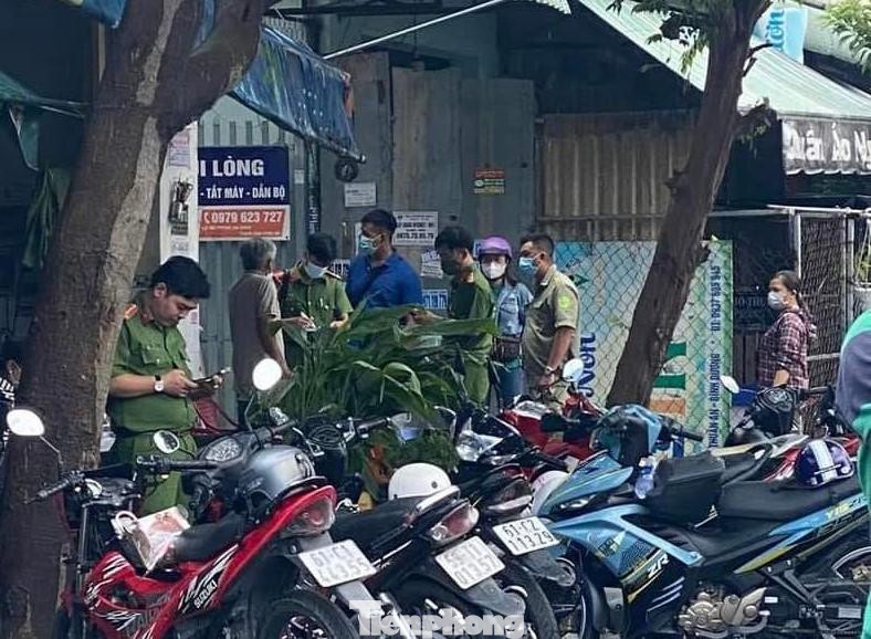 Công an khám nghiệm hiện trường