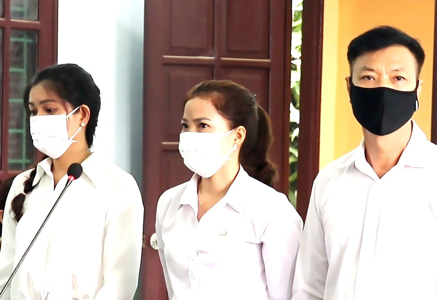 Các bị cáo nghe tuyên án Các bị cáo nghe tuyên án