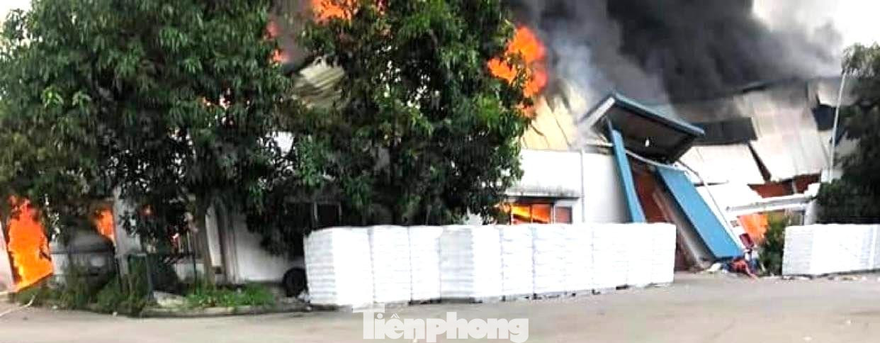 Nhà xưởng đổ sập Nhà xưởng đổ sập