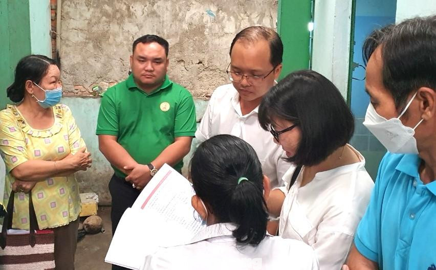 Ngành chức năng và nhà hảo tâm sẽ đi khảo sát thực tế sau đó chọn hộ gia đình để hỗ trợ thông qua mô hình "hồ sơ nhân ái" Ngành chức năng và nhà hảo tâm sẽ đi khảo sát thực tế sau đó chọn hộ gia đình để hỗ trợ thông qua mô hình "hồ sơ nhân ái"